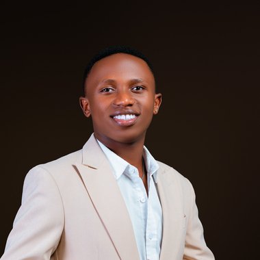 Dizzi B. - Freelance Mixing Engineer