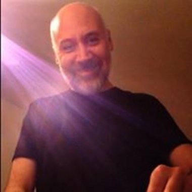 Del F. - Freelance Graphic Designer