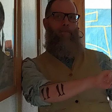 Neil C. - Freelance Wardrobe