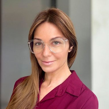 Bárbara T. - Freelance Graphic Designer