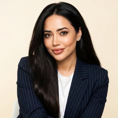 Isabella D. - Freelance Brand Strategist