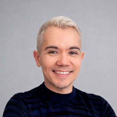 Ramón S. - Freelance Graphic Designer