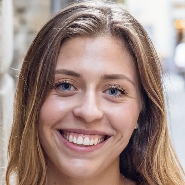 Naomi P. - Freelance Community Manager
