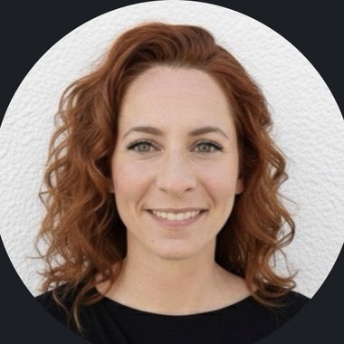 Lia F. - Freelance Designer