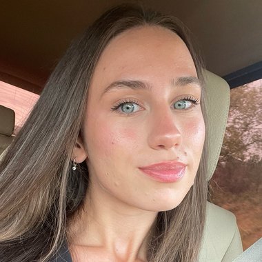 Marina N. - Freelance Creative Director