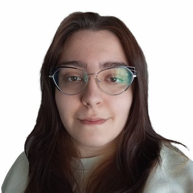 Victoria D. - Freelance Graphic Designer