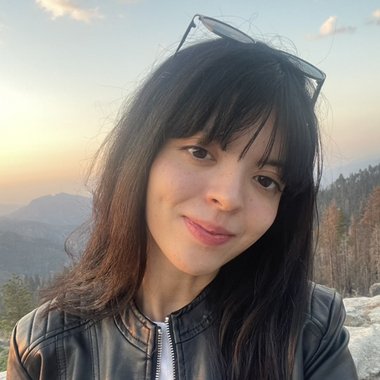 Giovanna M. - Freelance Background Designer