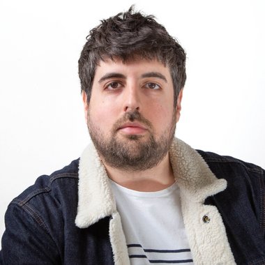 Tom M. - Freelance Graphic Designer