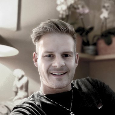 Renier N. - Freelance Designer