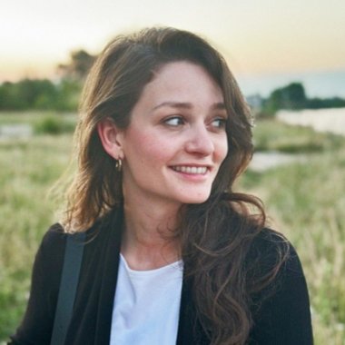 Julia D. - Freelance Graphic Designer