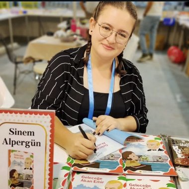 Sinem A. - Freelance Web Designer