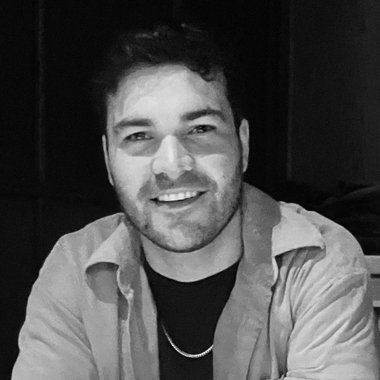 Tom W. - Freelance Graphic Designer