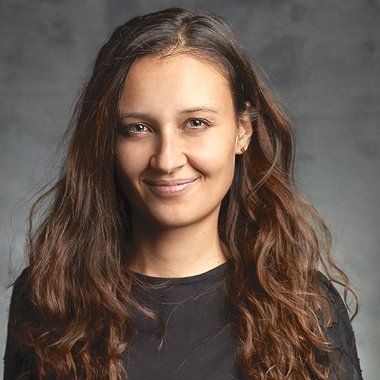 Jasmin K. - Freelance Artworker