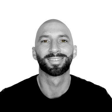 Lucas W. - Freelance Graphic Designer