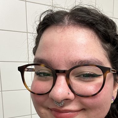 Isabel S. - Freelance Graphic Designer