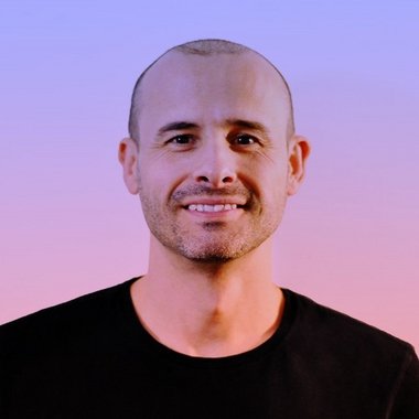 Edu M. - Freelance Graphic Designer