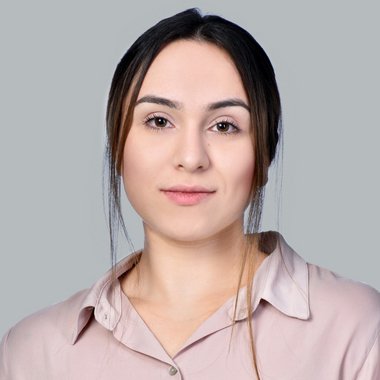 Izadora B. - Freelance Presenter