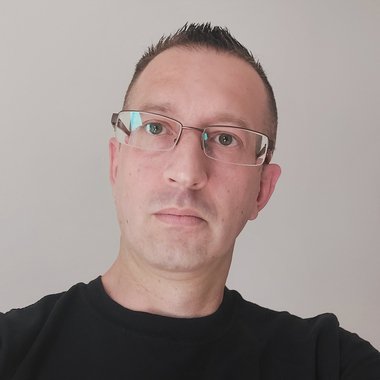 Davor R. - Freelance Brand Designer