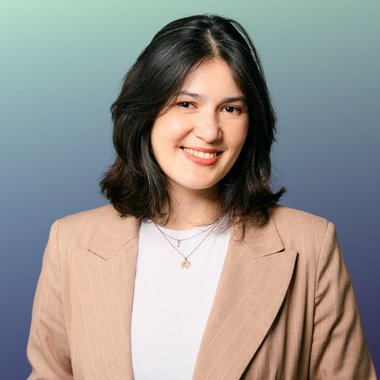 Alexandra B. - Freelance Graphic Designer