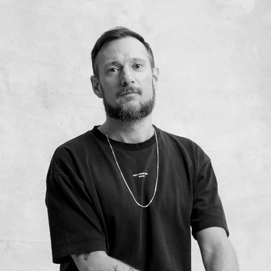 Jonas H. - Freelance Graphic Designer