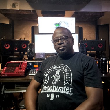 Echo B. - Freelance Audio Mixer