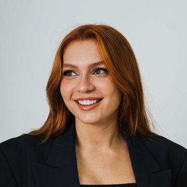 Bruna B. - Freelance Video Editor