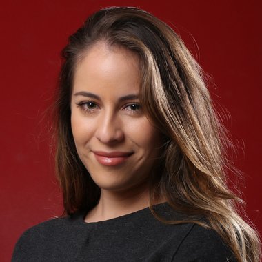 Juliana E. - Freelance Designer