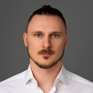 Igor K. - Freelance Graphic Designer