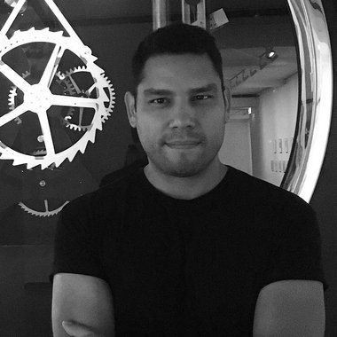 Romulo G. - Freelance Designer