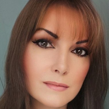 Cristina B. - Freelance Brand Designer