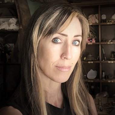 Nicole W. - Freelance Graphic Designer