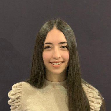 Yvonne C. - Freelance Product Designer