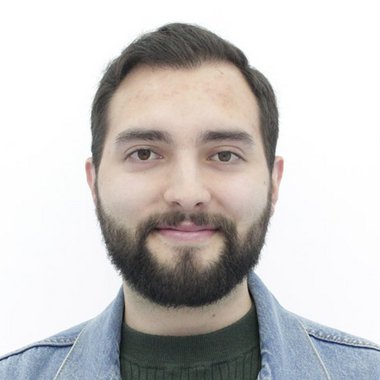 Nicolas D. - Freelance Graphic Designer