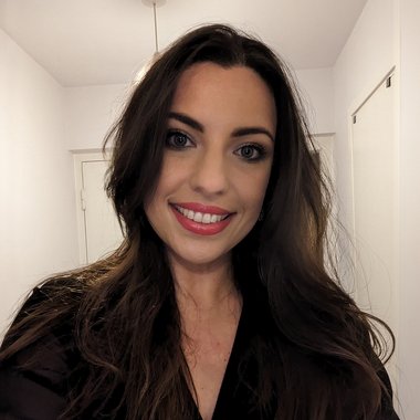 Romana B. - Freelance Graphic Designer