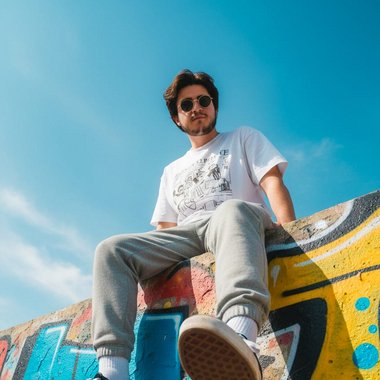 llarod m. - Freelance Motion Graphic Designer