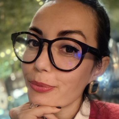 Teodora G. - Freelance Community Manager