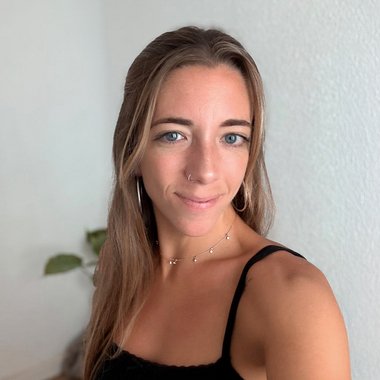 Julia S. - Freelance Digital Marketer