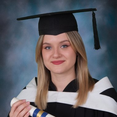 Agathe W. - Freelance Brand Designer