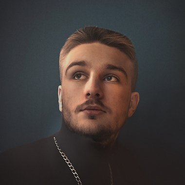 Nicolas G. - Freelance Graphic Designer