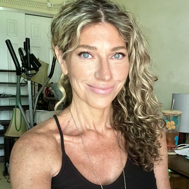 Jaclyn M. - Freelance Voiceover Artist