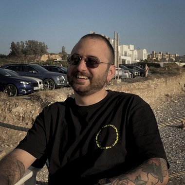 Nikolas E. - Freelance Ui Designer