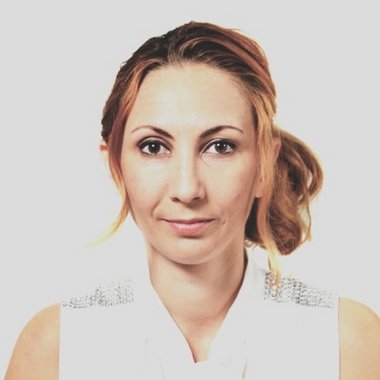 Valentina D. - Freelance Brand Designer