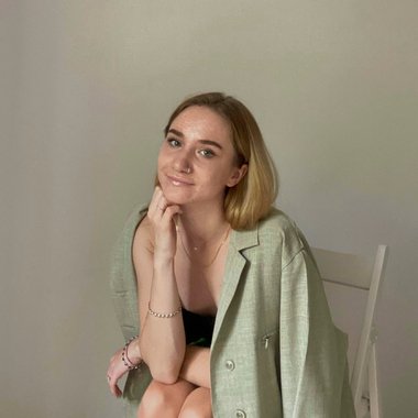 Arina P. - Freelance Designer