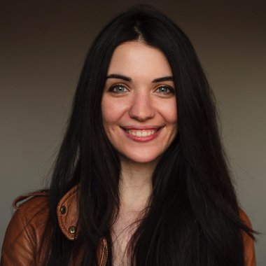 Yuliia P. - Freelance Graphic Designer