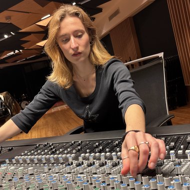 Alice O. - Freelance Mixing Engineer
