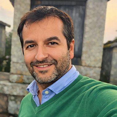 Joao R. - Freelance Flyer Designer