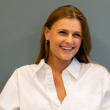 Pauline N. - Freelance Brand Designer