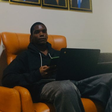 DOMINIC V. - Freelance Digital Marketer