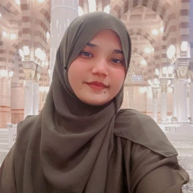 Hira L. - Freelance 3d Designer