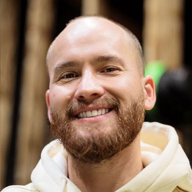 Kenny T. - Freelance Designer